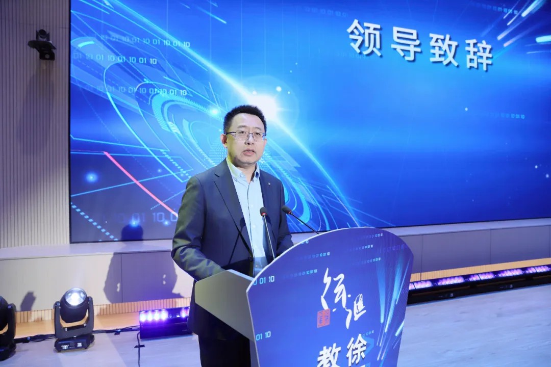 奧威亞入選“上海市徐彙區(qū)人工(gōng)智能(néng)教育聯盟”4.jpg